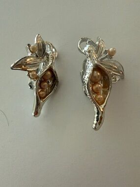 Silver-Tone Pea Pod Clip Earrings with Cream Pearls